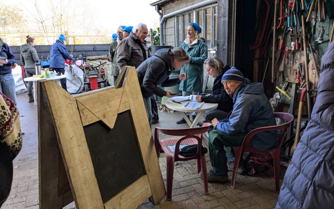 Boompjes en struikjes uitdelen